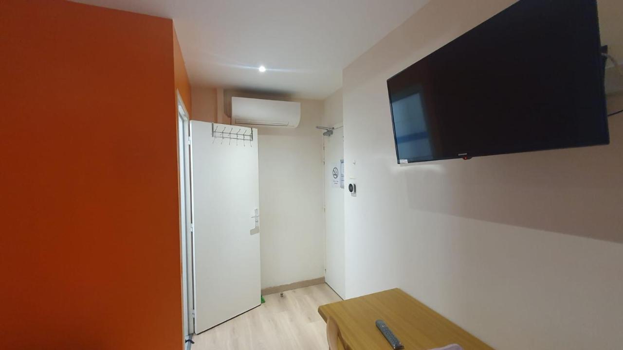 Hotel Le Privilege La Courneuve Bagian luar foto