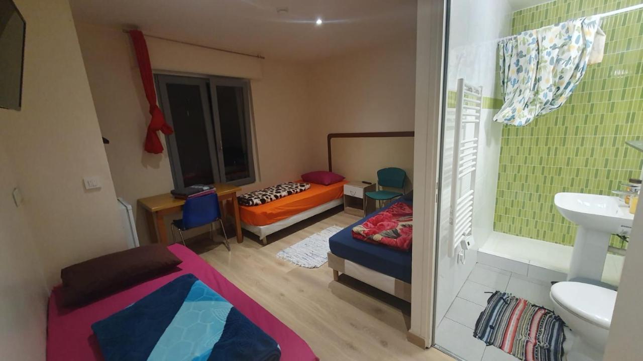 Hotel Le Privilege La Courneuve Bagian luar foto