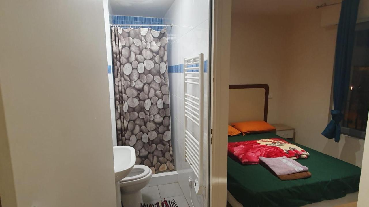 Hotel Le Privilege La Courneuve Bagian luar foto