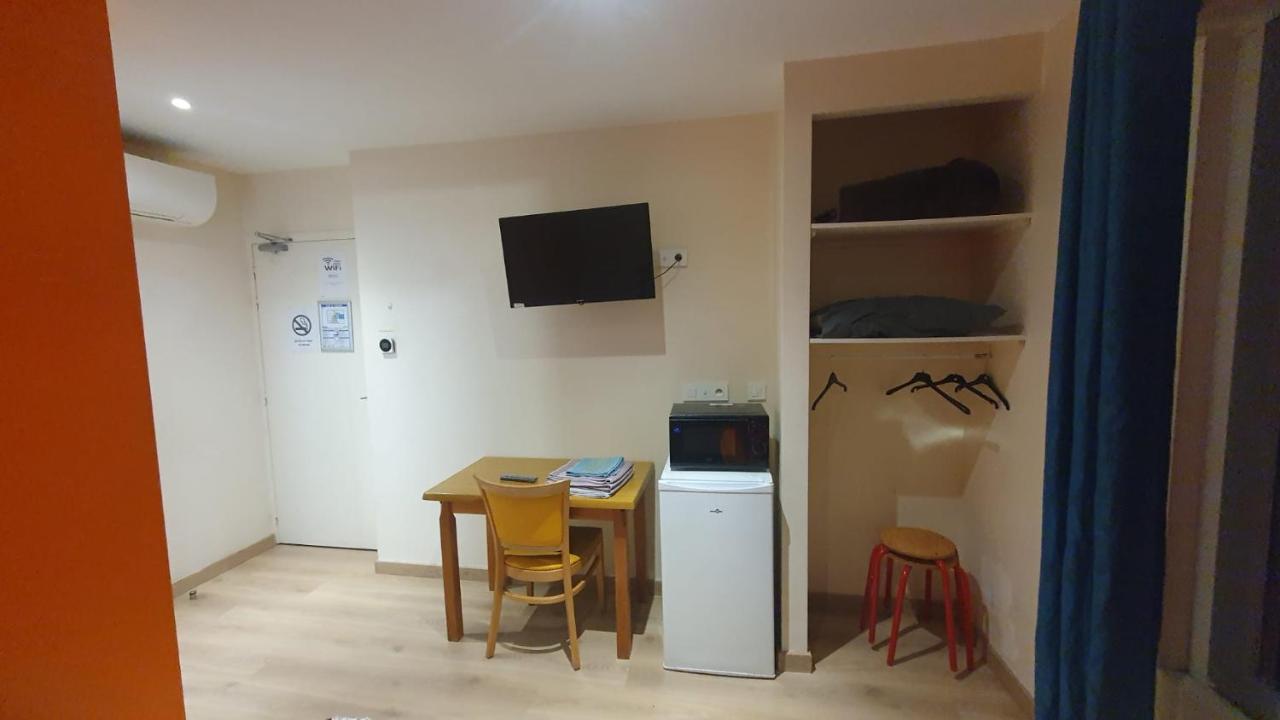 Hotel Le Privilege La Courneuve Bagian luar foto