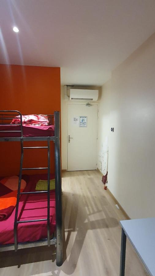 Hotel Le Privilege La Courneuve Bagian luar foto