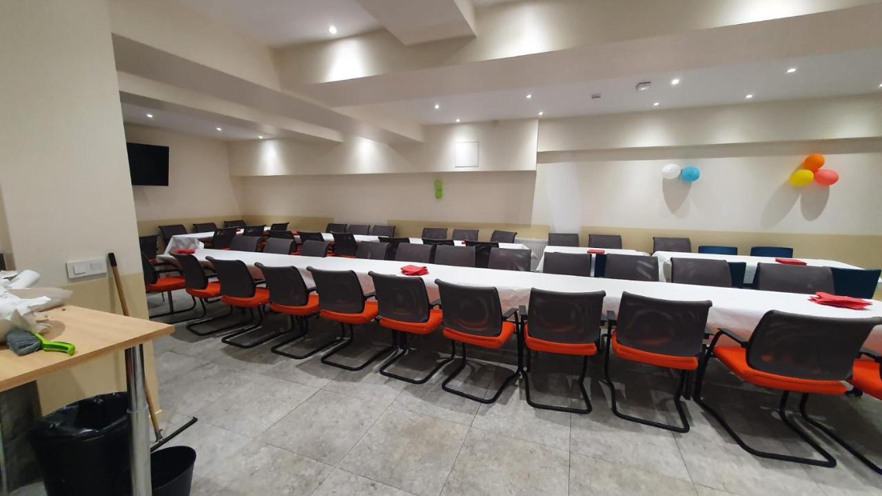 Hotel Le Privilege La Courneuve Bagian luar foto