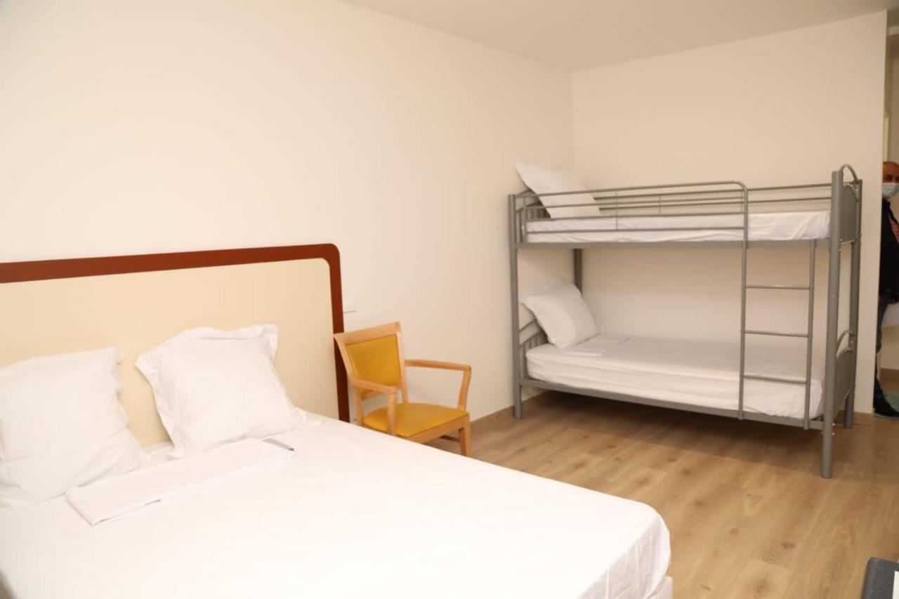 Hotel Le Privilege La Courneuve Bagian luar foto