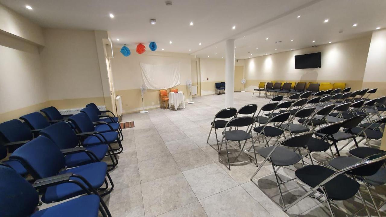Hotel Le Privilege La Courneuve Bagian luar foto