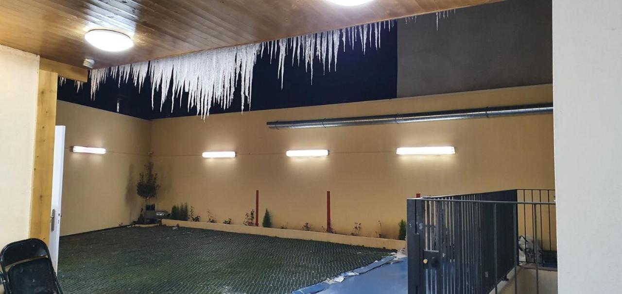 Hotel Le Privilege La Courneuve Bagian luar foto
