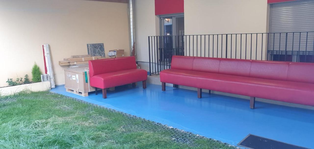 Hotel Le Privilege La Courneuve Bagian luar foto