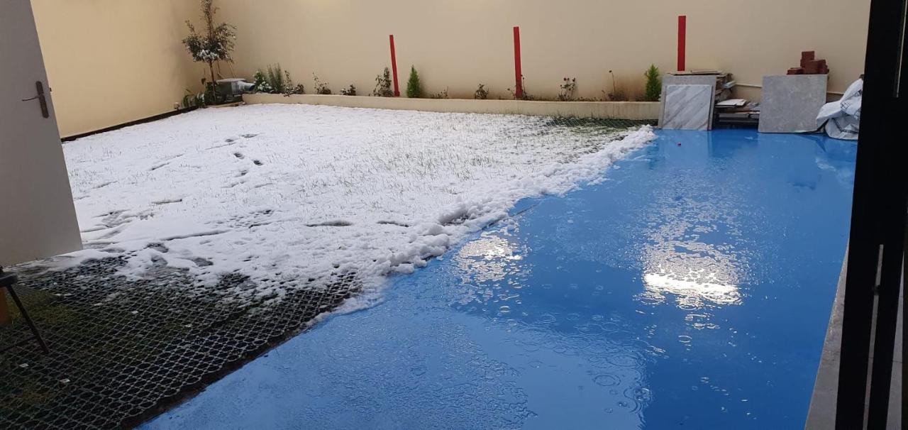 Hotel Le Privilege La Courneuve Bagian luar foto