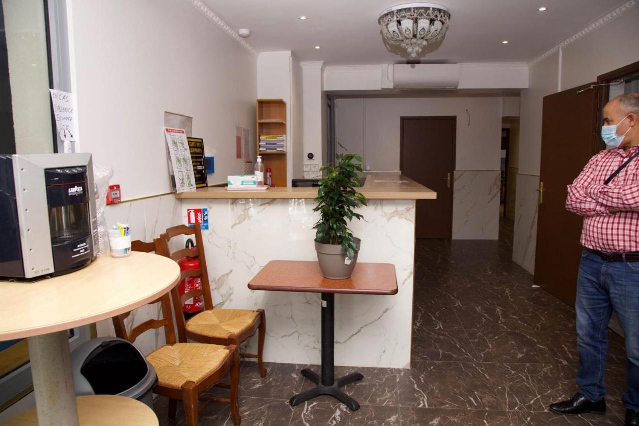 Hotel Le Privilege La Courneuve Bagian luar foto