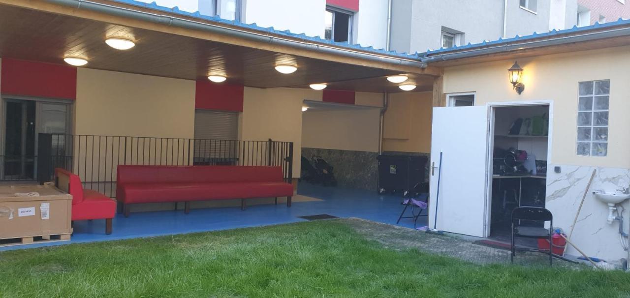 Hotel Le Privilege La Courneuve Bagian luar foto