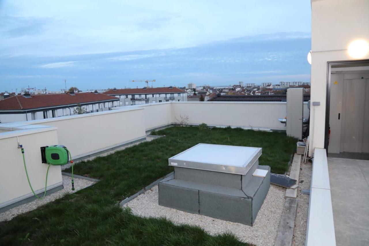 Hotel Le Privilege La Courneuve Bagian luar foto