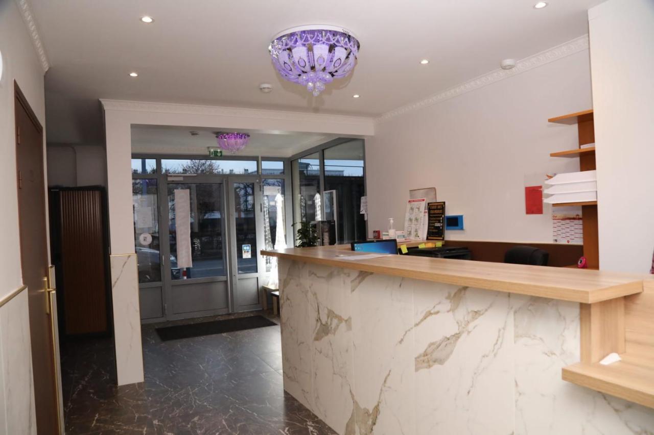 Hotel Le Privilege La Courneuve Bagian luar foto